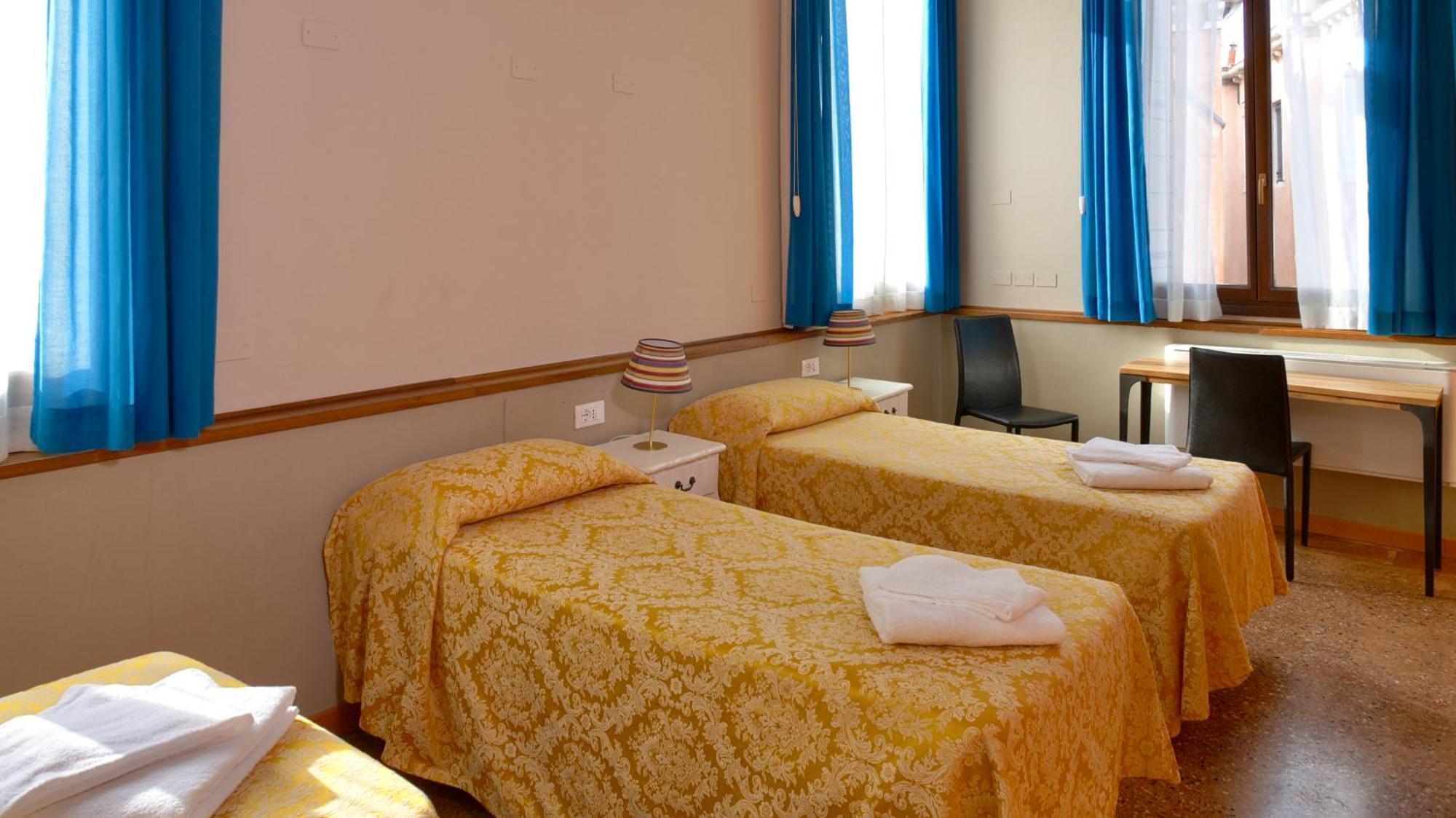 Foresteria Valdese Venezia Hostal *
