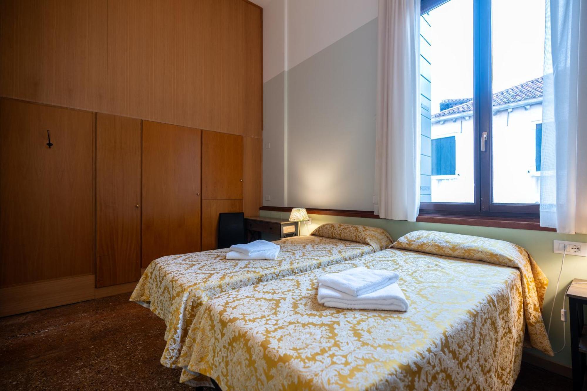 Foresteria Valdese Venezia Hostal *