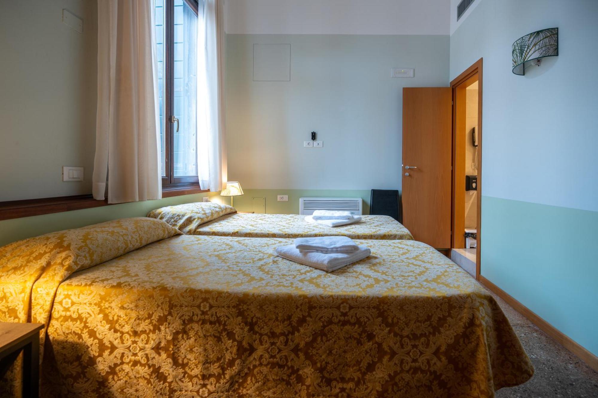 Hostal Foresteria Valdese Venezia *