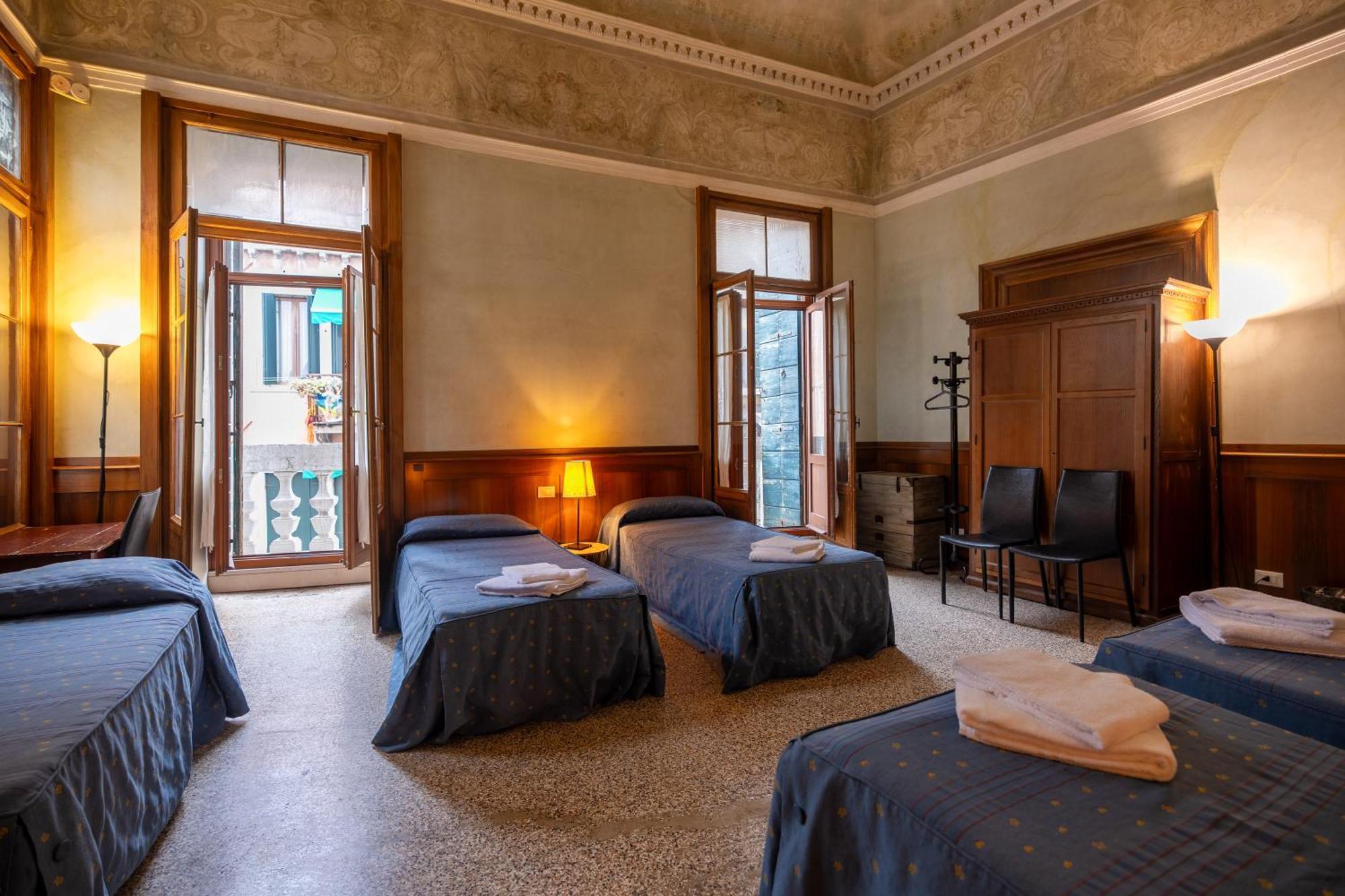 Foresteria Valdese Venezia Hostal *